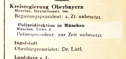 Beispiel einer Überklebung im Deutschen Führerlexikon 1934/35, Zweiter Teil, Seite 52: Die Stelle des Polizeipräsidenten von München sei zu Zeit unbesetzt, so der Überklebezettel